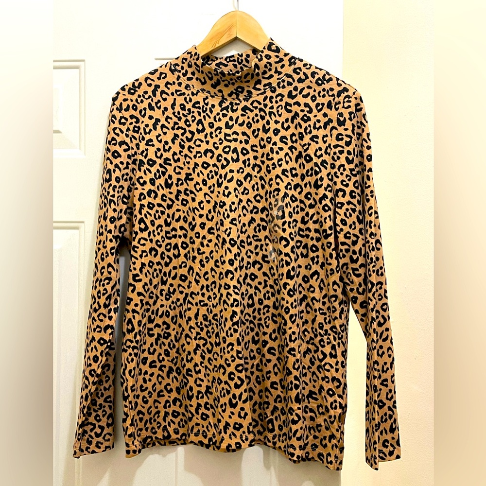 KAREN SCOTT: NWOT leopard print crew neck sweater, 60%cotton, 40% polyester.